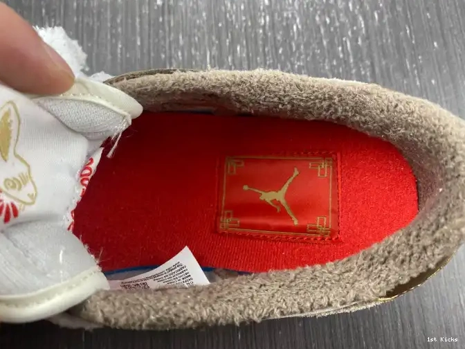 1st Kicks the OG Rabbit Year Air Retro Low Jordan 1 of DV1312-200 0531